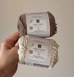 【100均】セリアの“NEWエンジェルコットン毛糸”を引き上げ編みしていったら…秋感あふれる「もこもこティッシュカバー」に「こんなにも美しい」と反響
