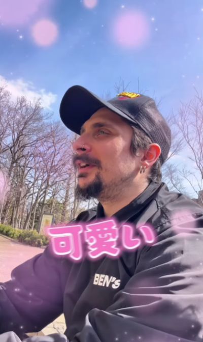 何かを見て「可愛い…」とつぶやくアリさん