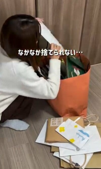 溜まっていく紙袋