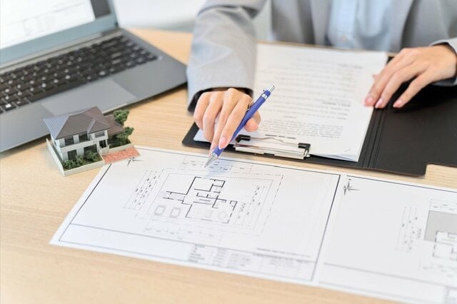 実家に家具や仏壇が残ったままでも売却できる？残す物は売買契約で決める。中古一戸建ての平均約2443万円なら、空き家の3000万円控除で税0円、使えないと約454万円