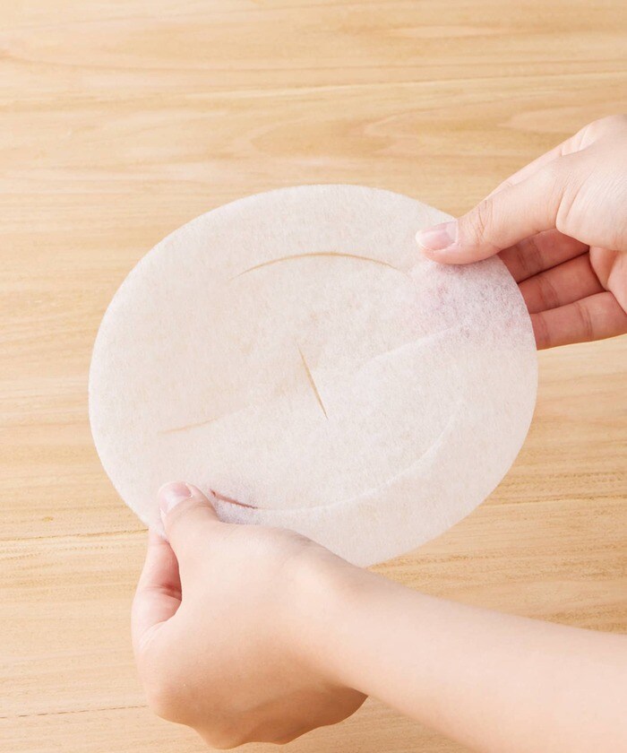 中央に入ったスリットが、浮き上がりを防ぎます