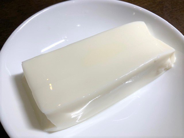 カルディ『パンダ杏仁豆腐　ミニ』濃厚…（筆者撮影）