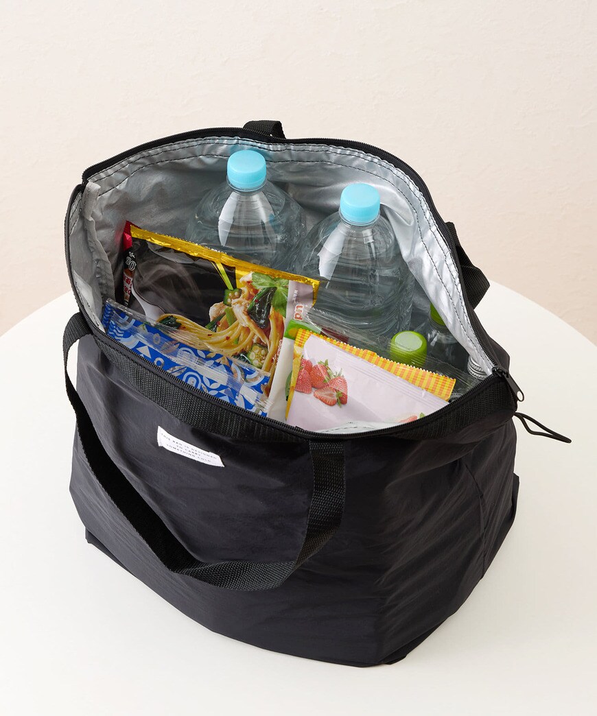 出所：3COINS公式　ファスナー付き保冷エコバッグ