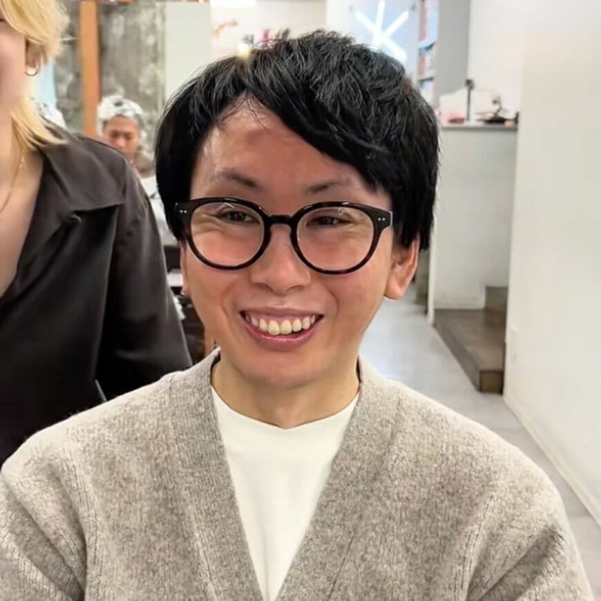 【大変身】おでこの広さが気になる男性が似合わせカットで大胆イメチェン！「いいですね！」と大満足