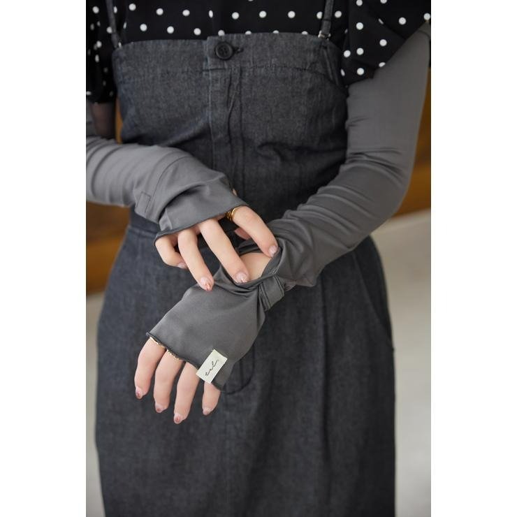 出所：しまむら公式　アームカバー（yumi）／手首部分切り替え