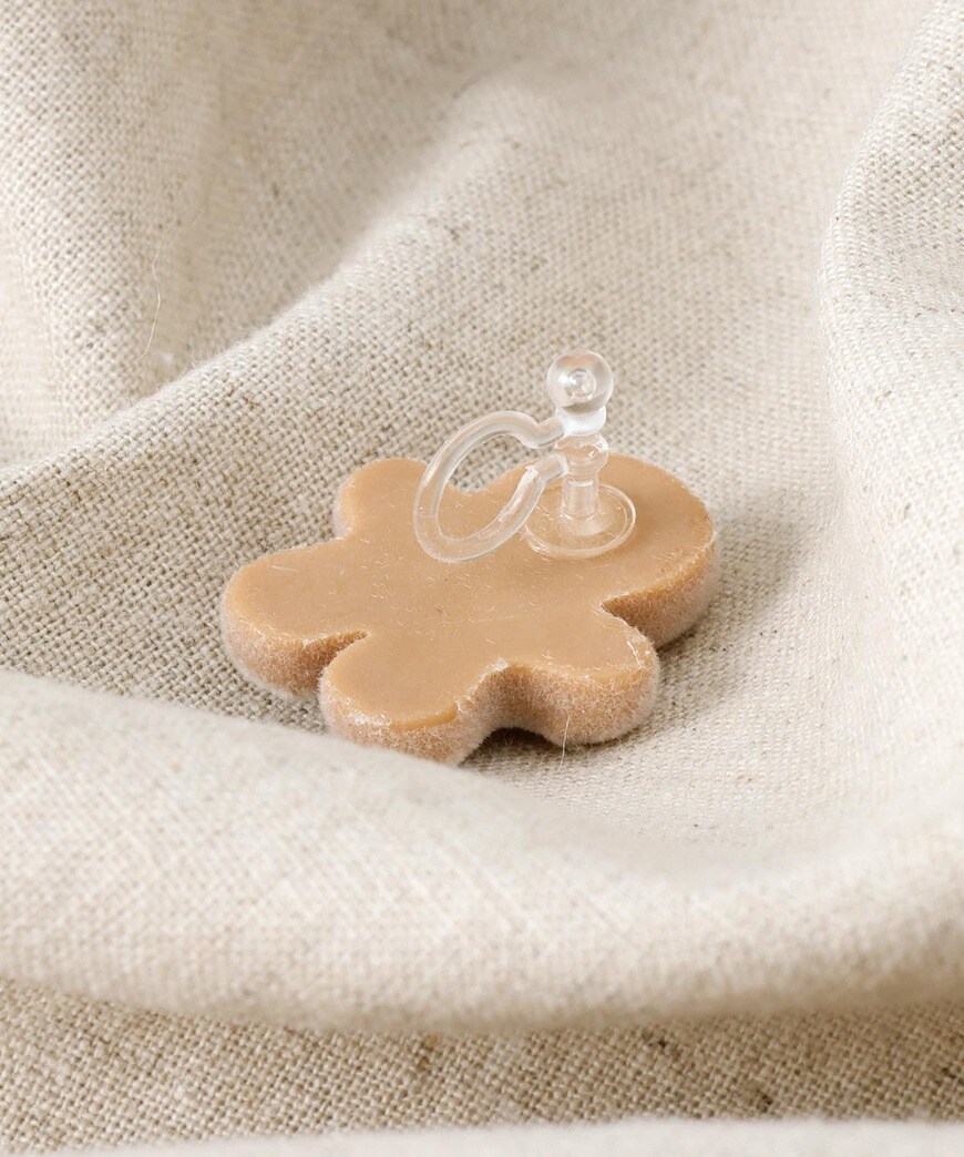 出所：パルグループ公式ファッション通販サイト 3COINS 【KIDS】クリスマスモチーフ樹脂イヤリング