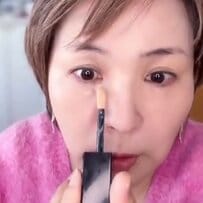 【ベースメイク】50代60代の参考になる「コンシーラーでくま隠し」のコツ！色選び・乗せ方の工夫を美容家が解説