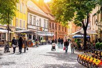 「そこにいたのか」日本ではあまり見かけなくなった2000円札　意外な場所で見つかる