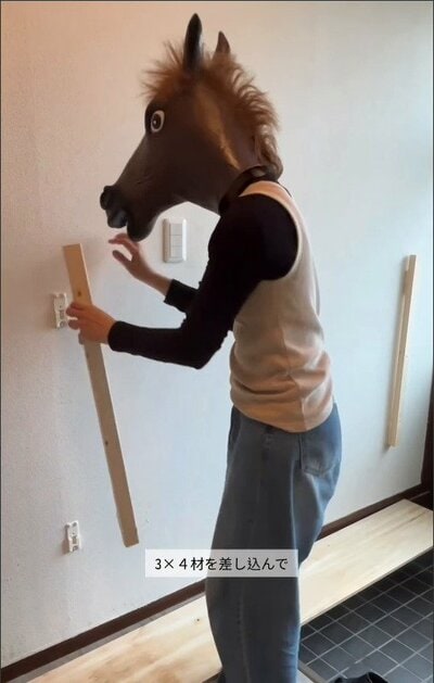 3&times;4材を金具に差し込む