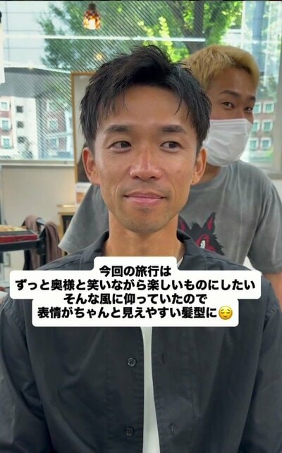 表情がよく見える、すっきりとした短めヘアになった姿