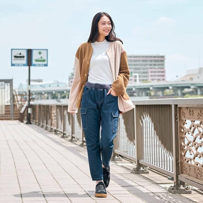 つま先部分には高級感のある天然皮革のスエードを採用