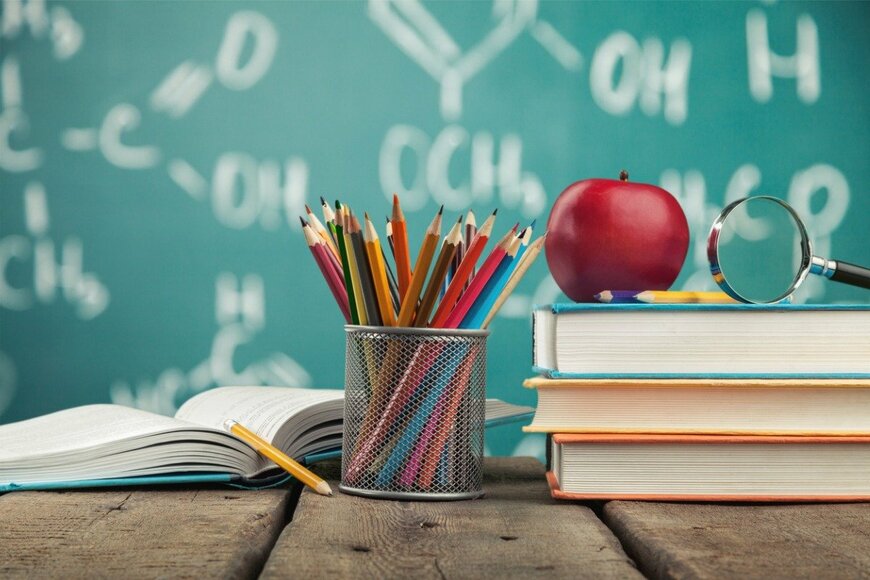 【最新】高等学校教員の年収はいくら？平均年齢・勤続年数も【2023年更新版】