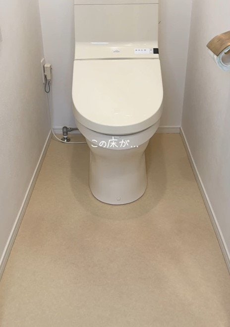 築10年中古住宅トイレの「くすんだ床」を1児ママが…クッションフロア敷くだけDIY→「清潔感ある明るい空間」に雰囲気ガラリ！