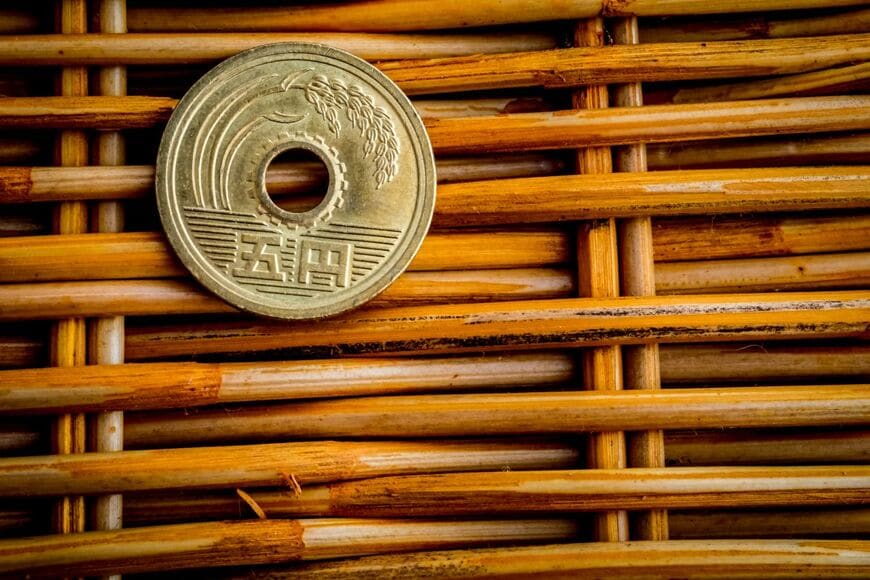 家族の遺品整理中に発見した「5円硬貨の棒金」に目を疑う　懐かしすぎる銀行名に「貴重なものですね」