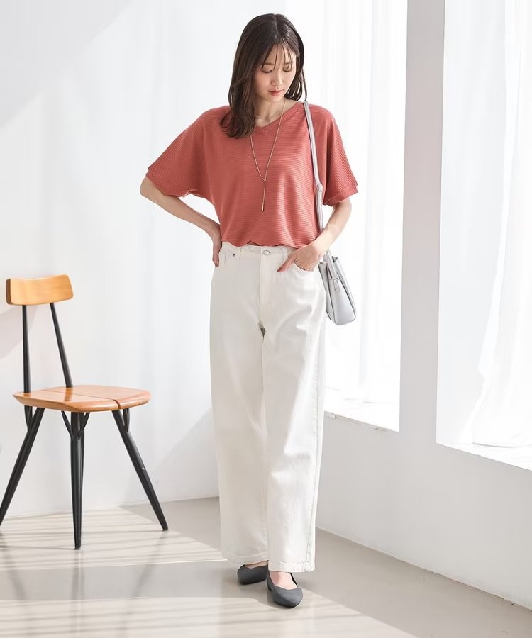 出所：ハニーズ公式　アクセ付ドルマントップス