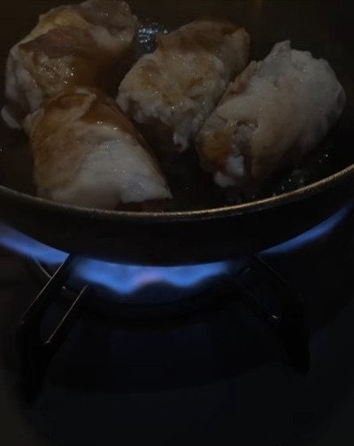 厚揚げのチーズ肉巻きが主役！ボリューム満点で美味しそうな愛情たっぷり弁当が話題