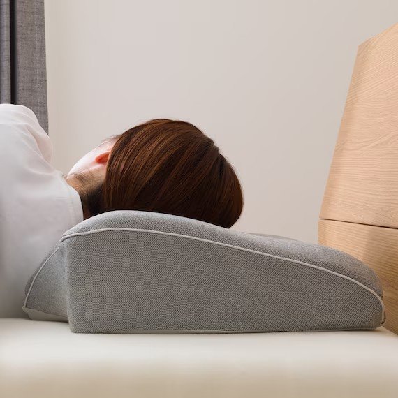 出所：ニトリ公式 横向き寝がラクなまくら（ナチュラルフィットプレミアムP2304）