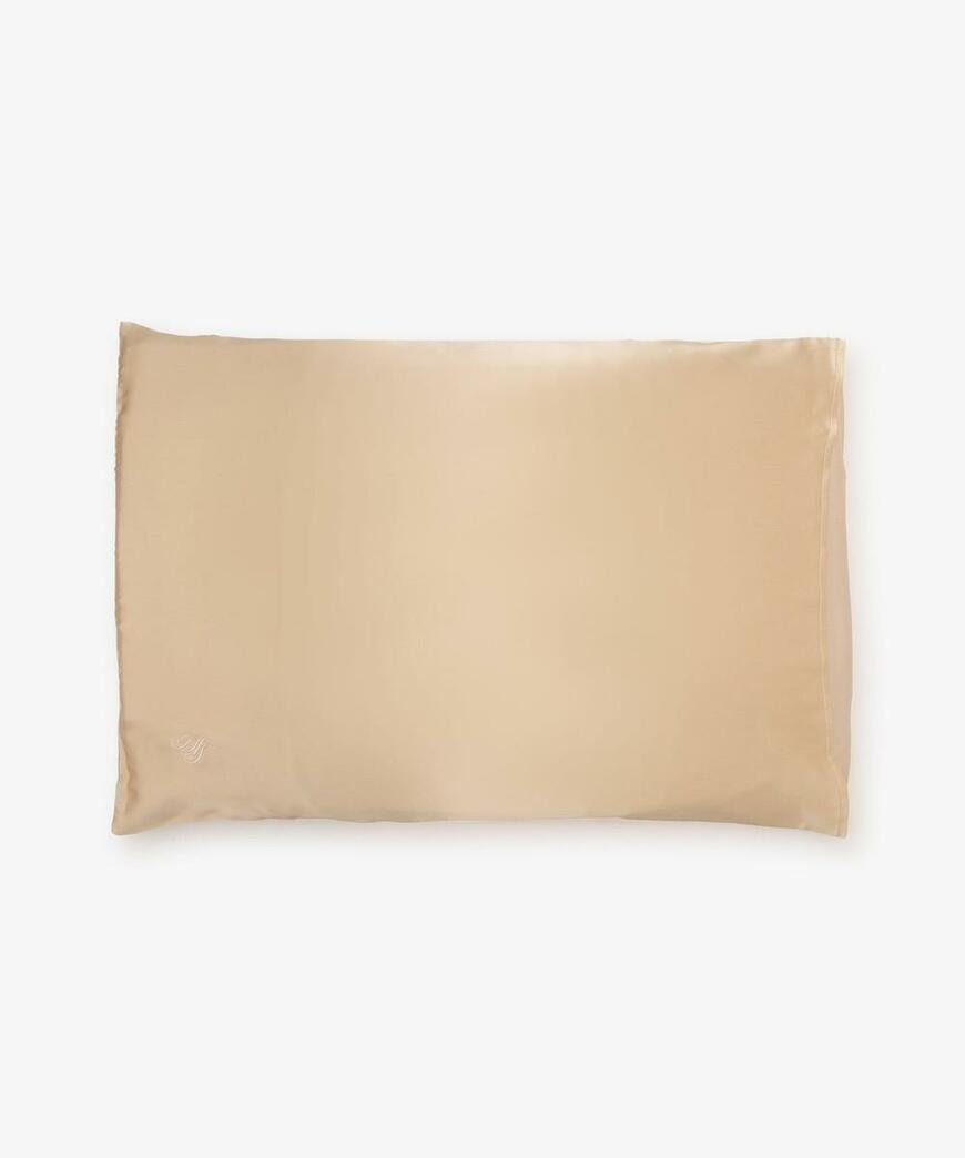 出所：アフタヌーンティー公式通販サイト ロゴシルク枕カバー/ヴェロニカ・ハリム