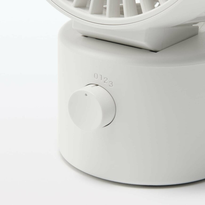 出所：無印良品公式　首振り機能付き　コードレスデスクファン