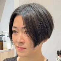 「雰囲気を変えたい！」ストレートのショート女性→プロに〈お任せ〉で…ワンカールパーマのおしゃれハンサムショートに！