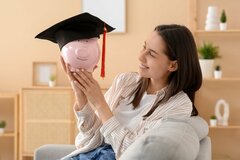 期限は2026年3月31日まで！教育資金一括贈与、最大1500万円まで贈与税ゼロ！「非課税の対象や必要書類とは？」