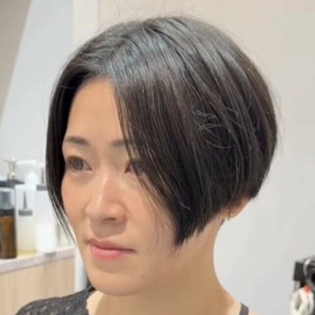 「雰囲気を変えたい！」ストレートのショート女性→プロに〈お任せ〉で…ワンカールパーマのおしゃれハンサムショートに！
