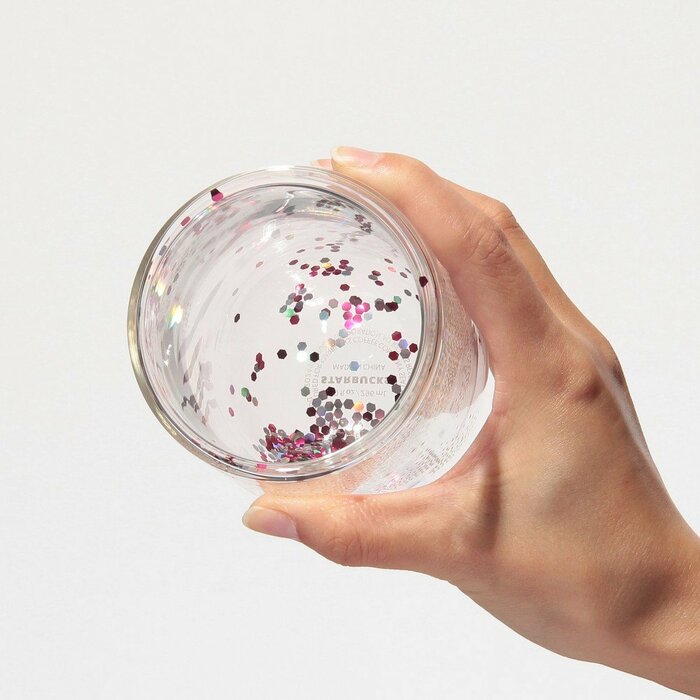 シンプルながらも華やかな印象