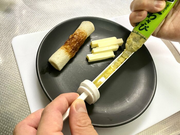 わさびを詰めたちくわデコレーター