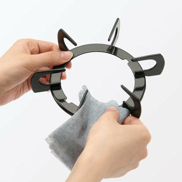 コンロ周辺や五徳にこびりついた汚れなど、細かい部分の掃除にも。