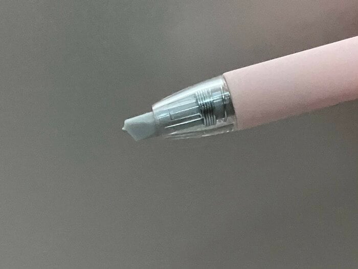 刃は露出が抑えられており、安全性にこだわっているのが特徴