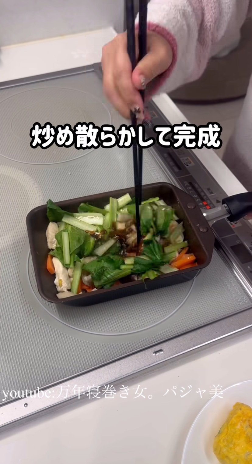 アラサー2児の母が15分で夫に作る「ささみのオイスターソース炒め弁当」　おかずをギュッと詰めた一品がおいしそう