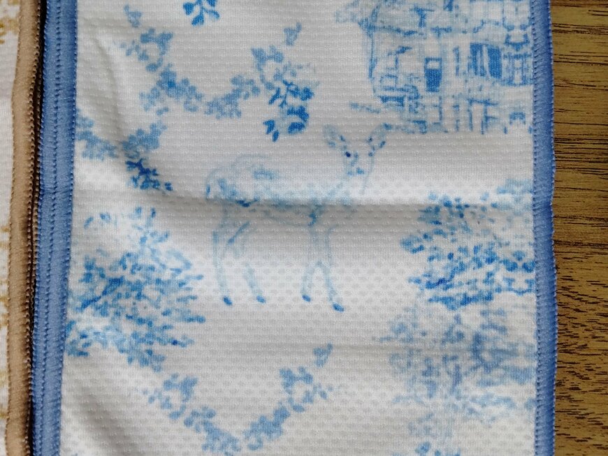 筆者撮影（セリア、水濡れクールタオルマフラー トワルドジュイ 10×70cm）