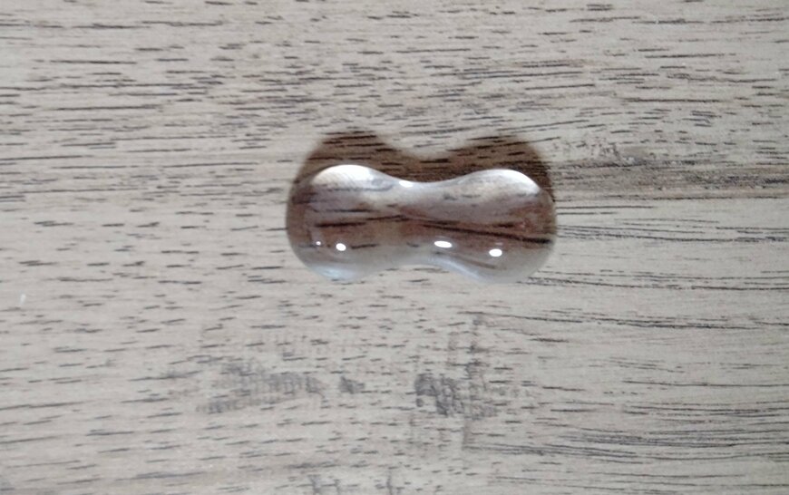 筆者撮影（実務教育出版、ガラスペンスタートBOOK 源氏物語ではじめるなぞり書きセット付き）