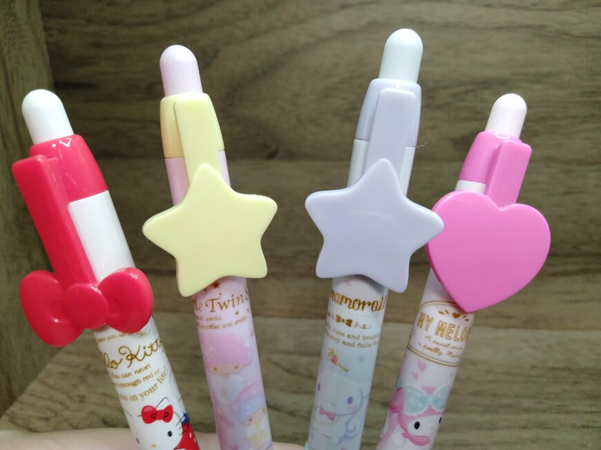 筆者撮影（セリア、ボールペンM/Mハピネス・セリア、ボールペンK/Tハピネス・セリア、ボールペンT/Sハピネス・セリア、ボールペンC/Nハピネス）