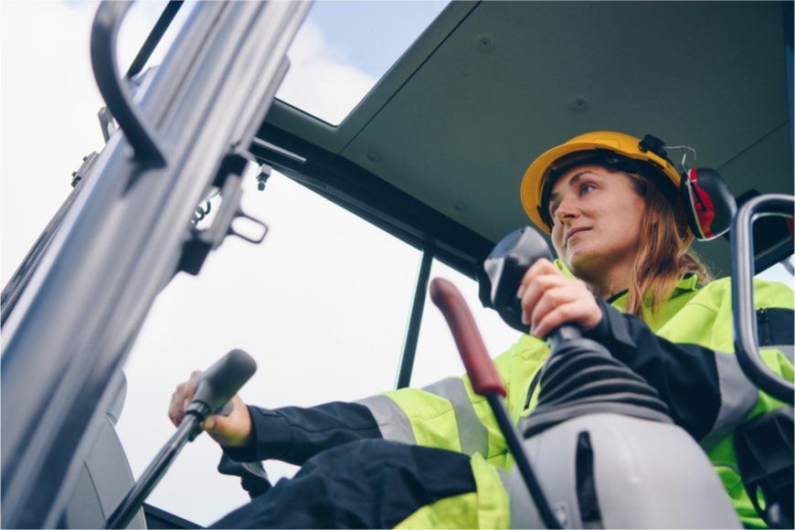 女性の建設機械運転工の給料はどのくらいか