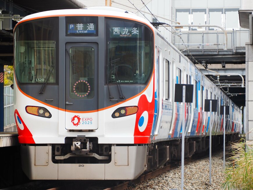 万博のラッピング電車