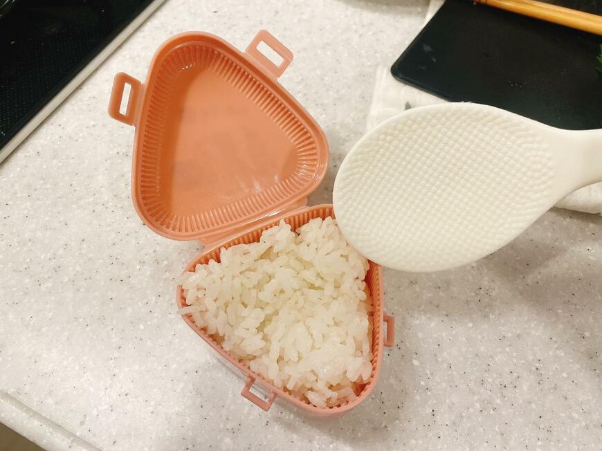ダイソーの「ふっくらおにぎりケース」