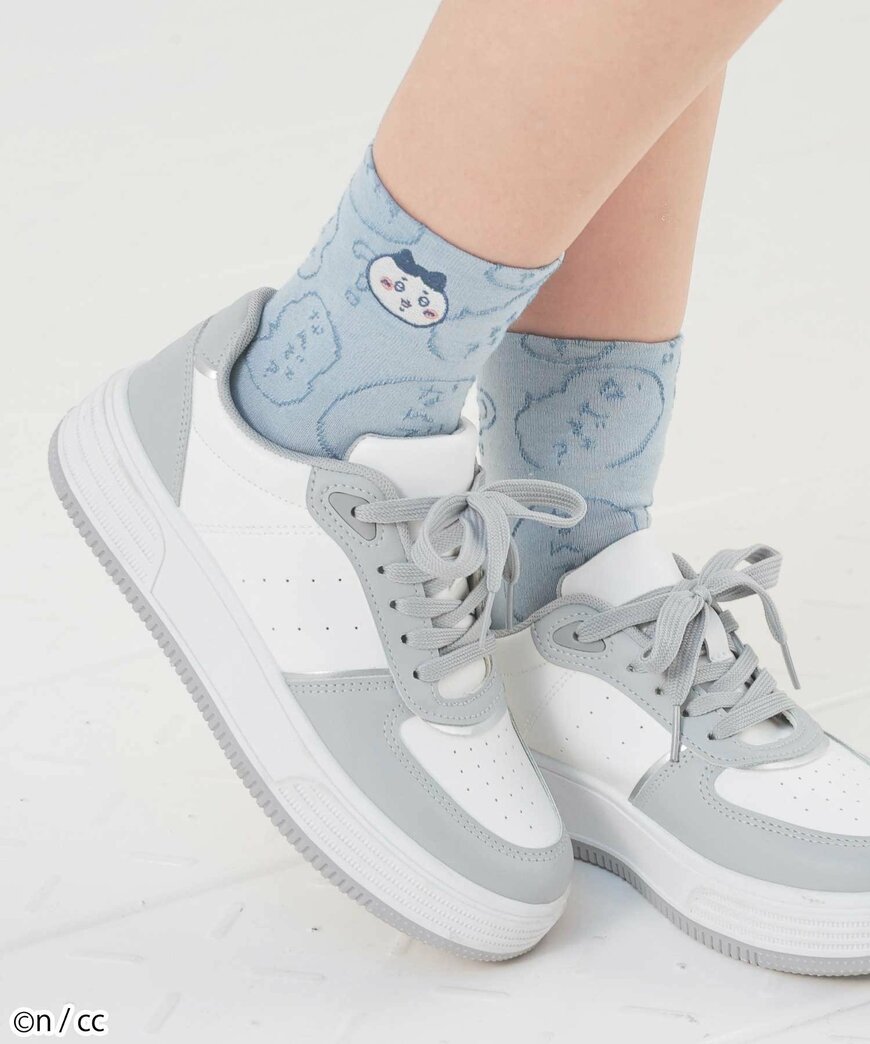 ハニーズ公式　ちいかわ／刺繍ソックス