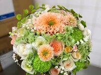 春らしいフラワーブーケの驚きの正体　「生花にしか見えない」「すごすぎて語彙力を失う」と話題