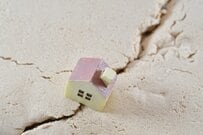 地震で家が壊れたらどうする？災害前に確認しておきたい3つの公的サポートと申請方法