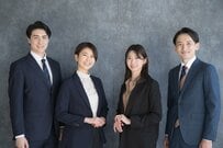 【勤続年数別】大企業と小企業の月給の差は14.3万円に。勤続10〜14年からの15年間の上がり方は約2.6倍違う