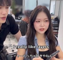 レイヤーカットを希望する外国人女性ガイメチェン！美しい髪型に「ええ感じやわ」と笑顔