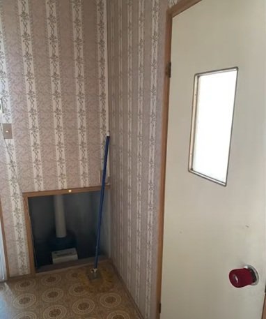 変身前の洗面所の開き戸
