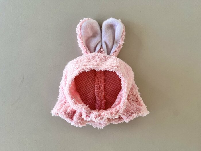 生地が柔らかいので、動くペットにもしっかりフィット!