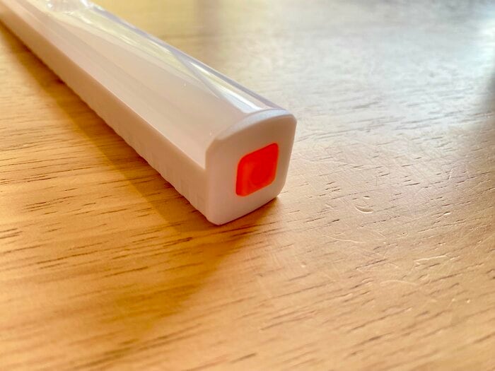 先端にあるオレンジ色のスイッチで切り替え