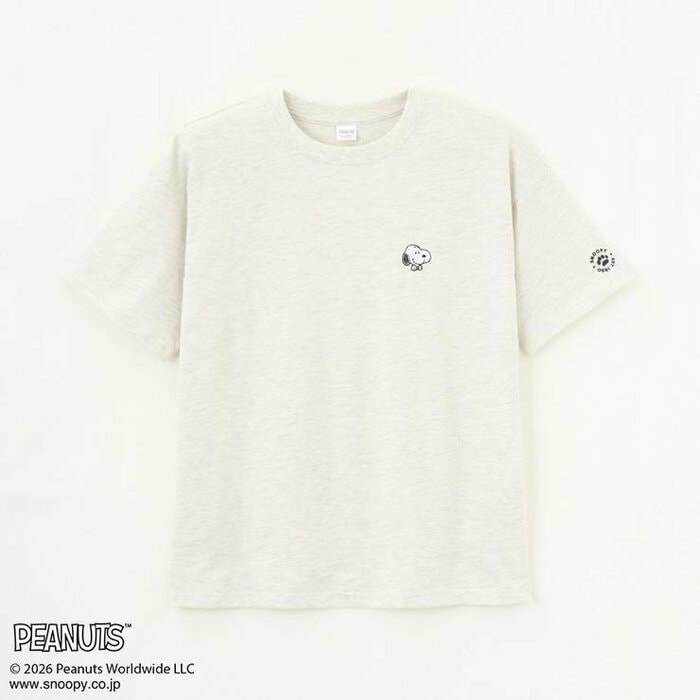 胸元に施されたスヌーピーのワンポイント刺繍