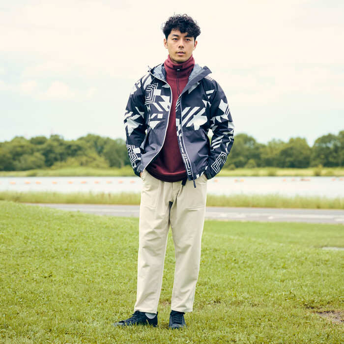 股上深めでゆったりとしたシルエット