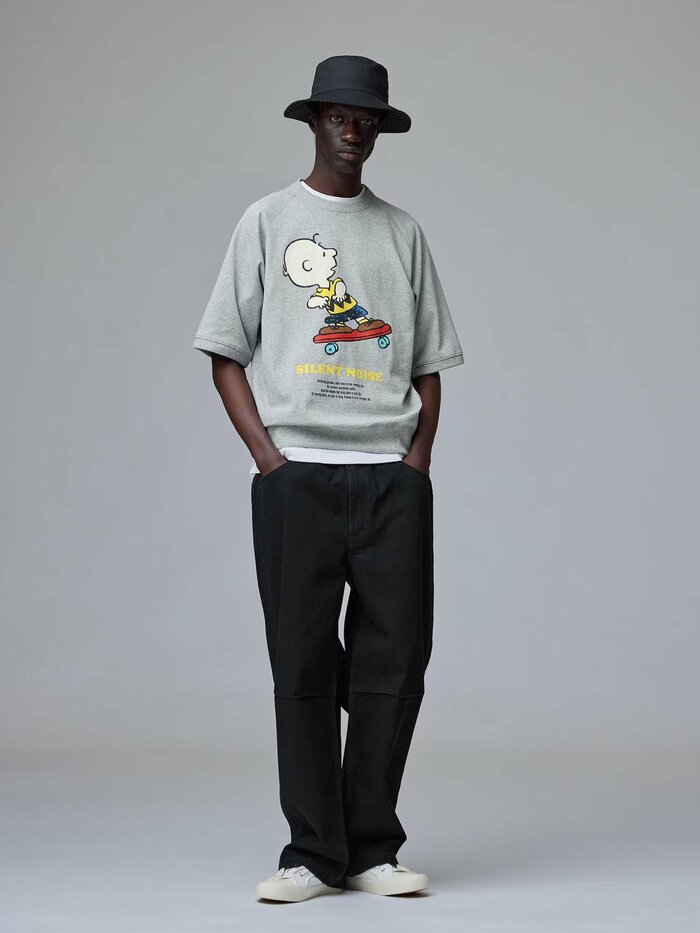 ゆったりとしたオーバーサイズシルエット