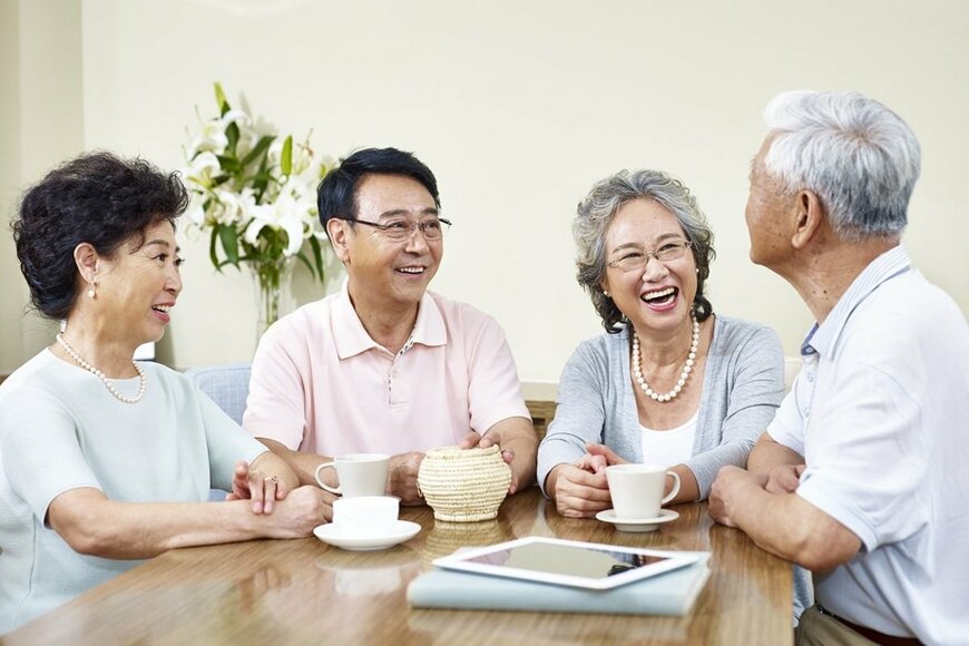 【老後の生活】平均寿命と健康寿命との差はどれくらい？《70歳代二人以上世帯》「平均貯蓄額・中央値」はいくら？