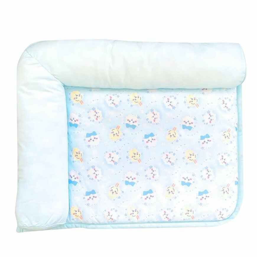 ちいかわ 枕付き冷感ペットベッド、ちいかわ、ハチワレ、うさぎが涼やかに漂うブルーの商品画像